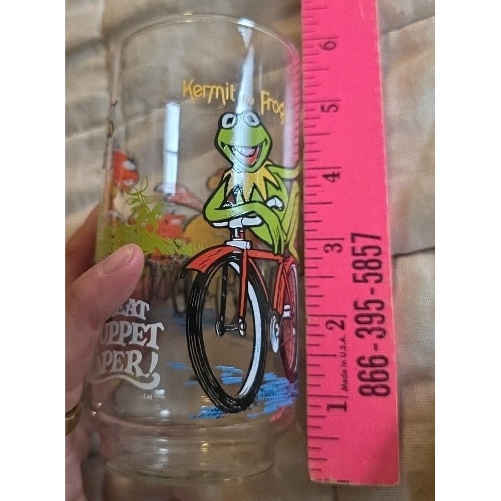 The Great Muppet Caper 1981 6" Glass Kermit riding Bicycle w/ Fozzie McDonalds - Picture 7 of 9